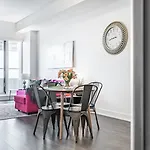 Spacious Condo By Lake Close To Toronto Pearson Airport, Free Parking!